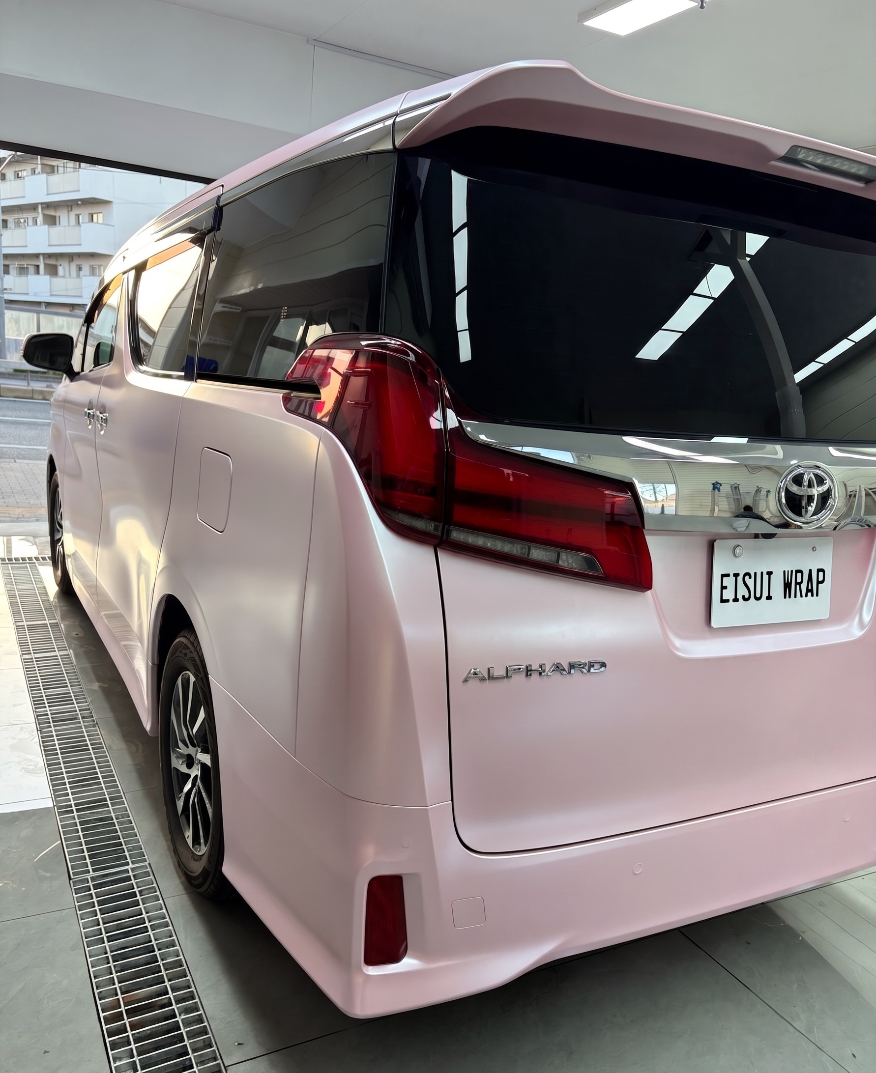 rear view and body finish of Toyota Alphard Pink Full Wrap by EISUI WRAP Osaka