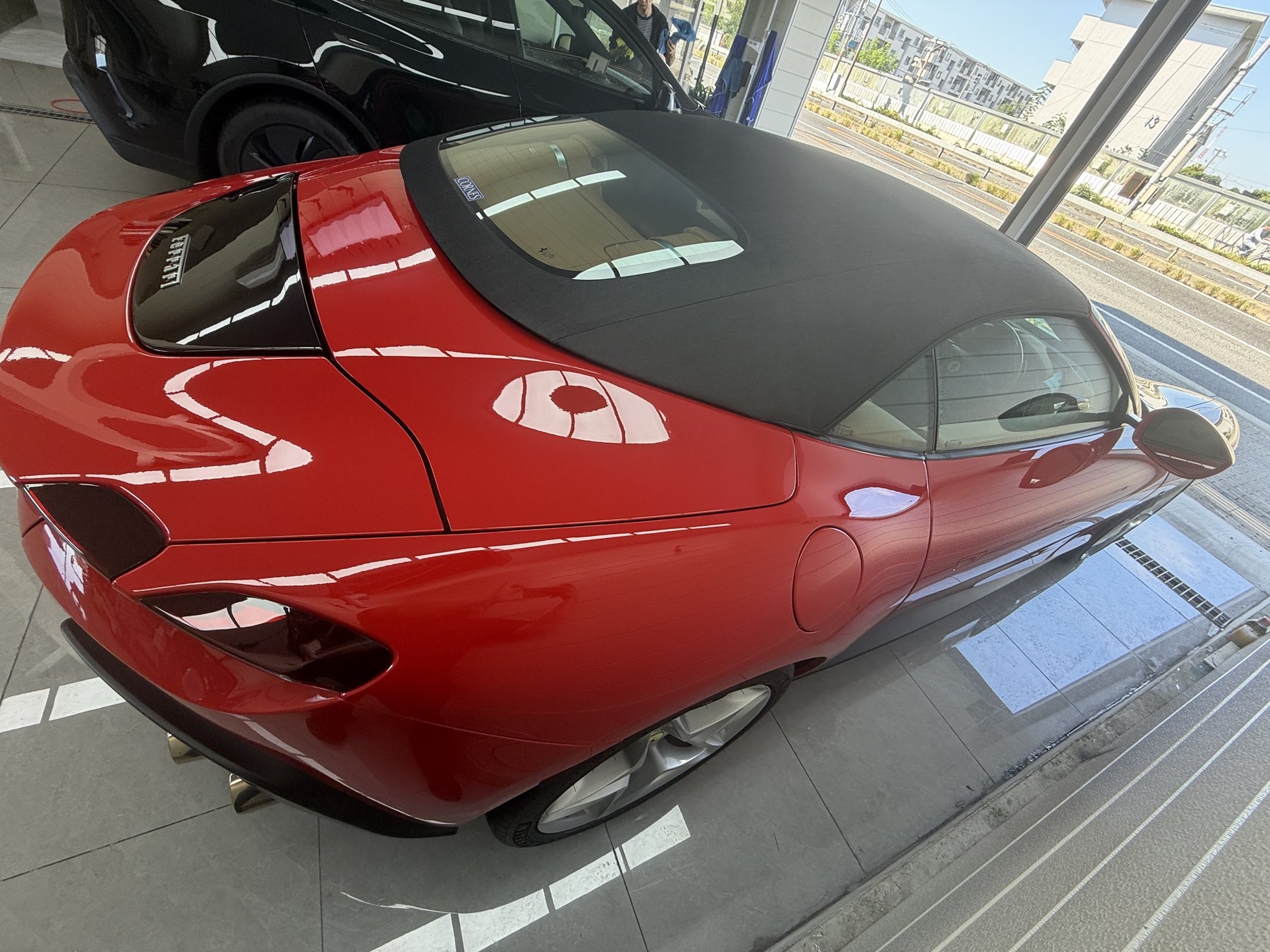 フェラーリ ローマスパイダー ソフトトップ周辺の外装塗装面 透明PPF 大阪