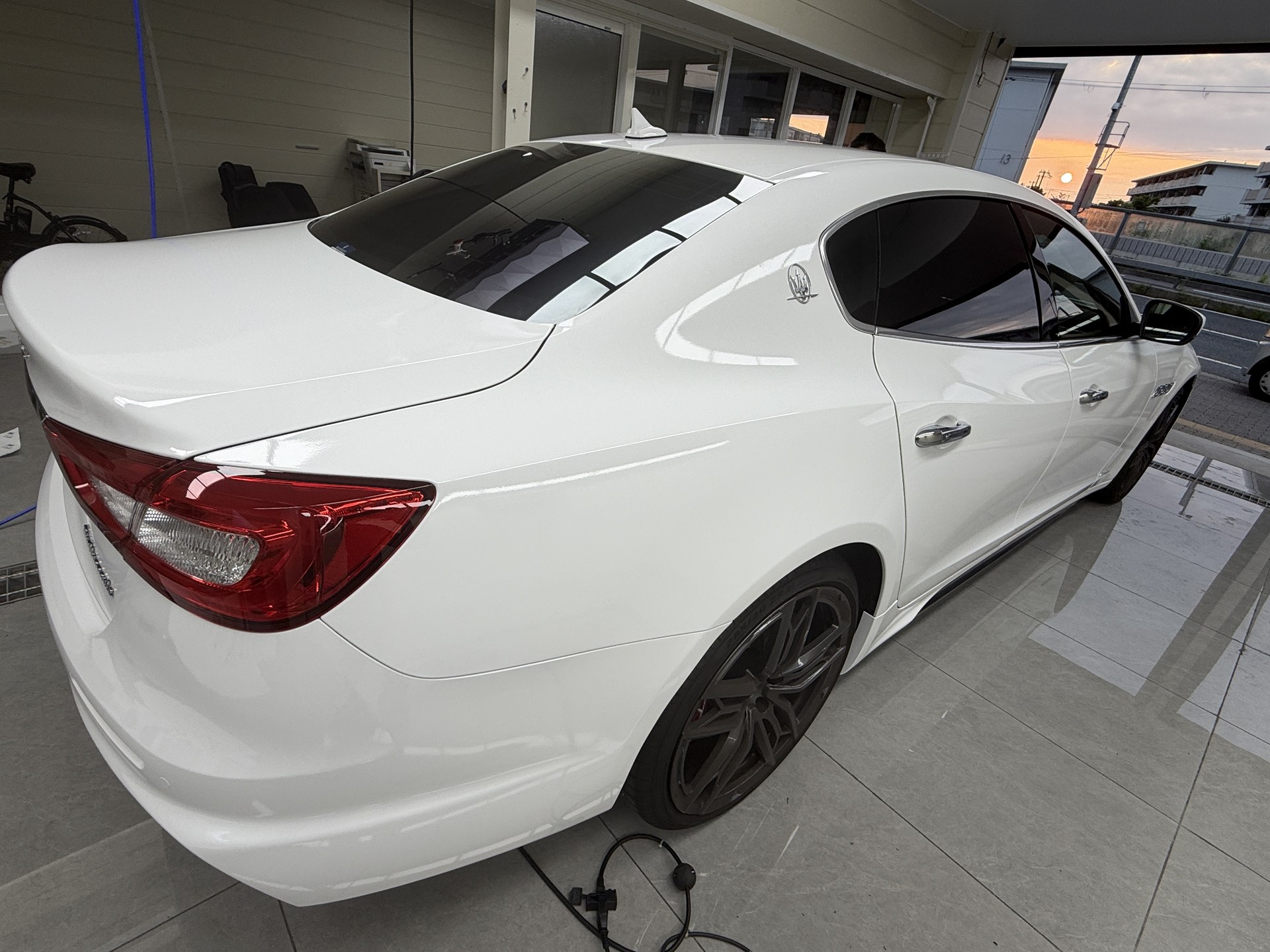 2018 Maserati Quattroporte: White wrapped boot and side, rear quarter view