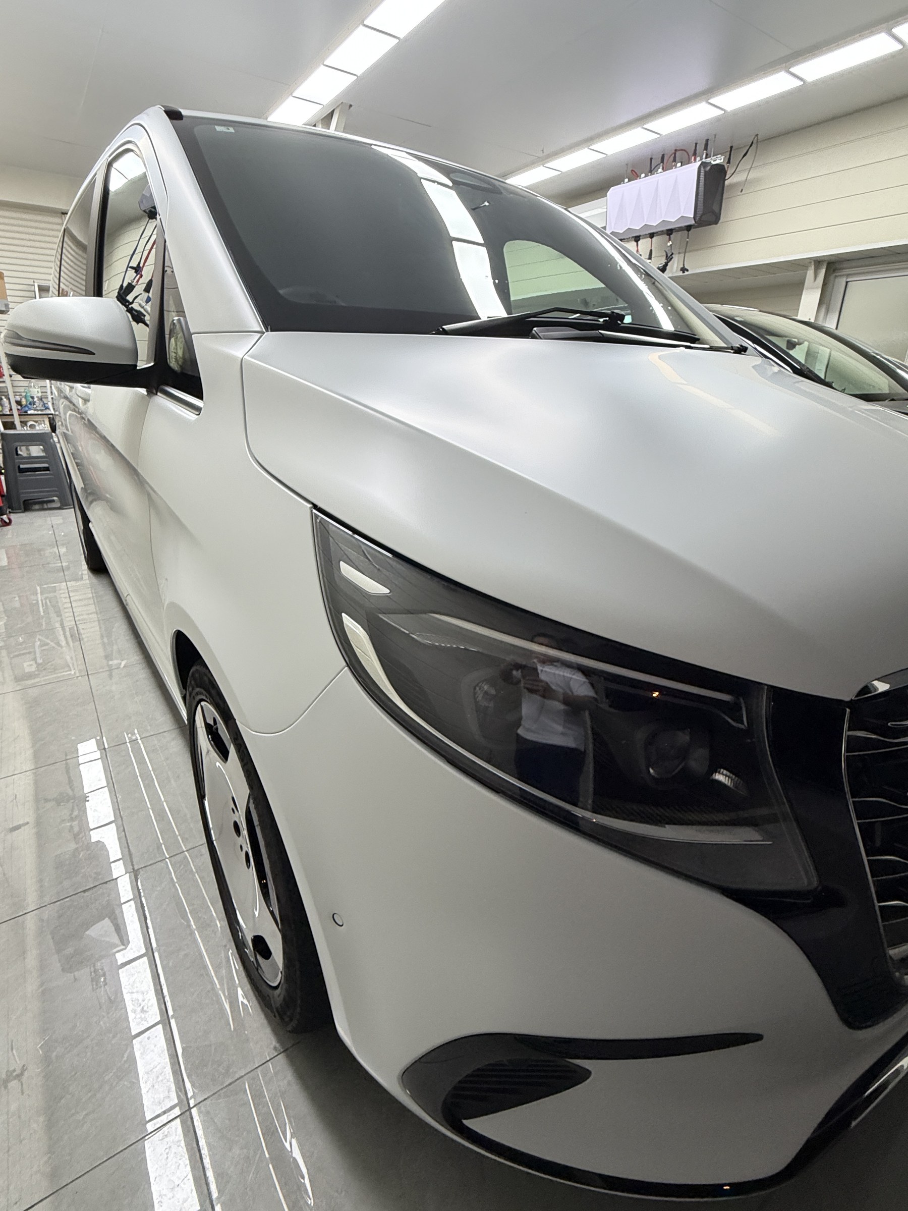 V220d after clear matte PPF, bonnet and front fender