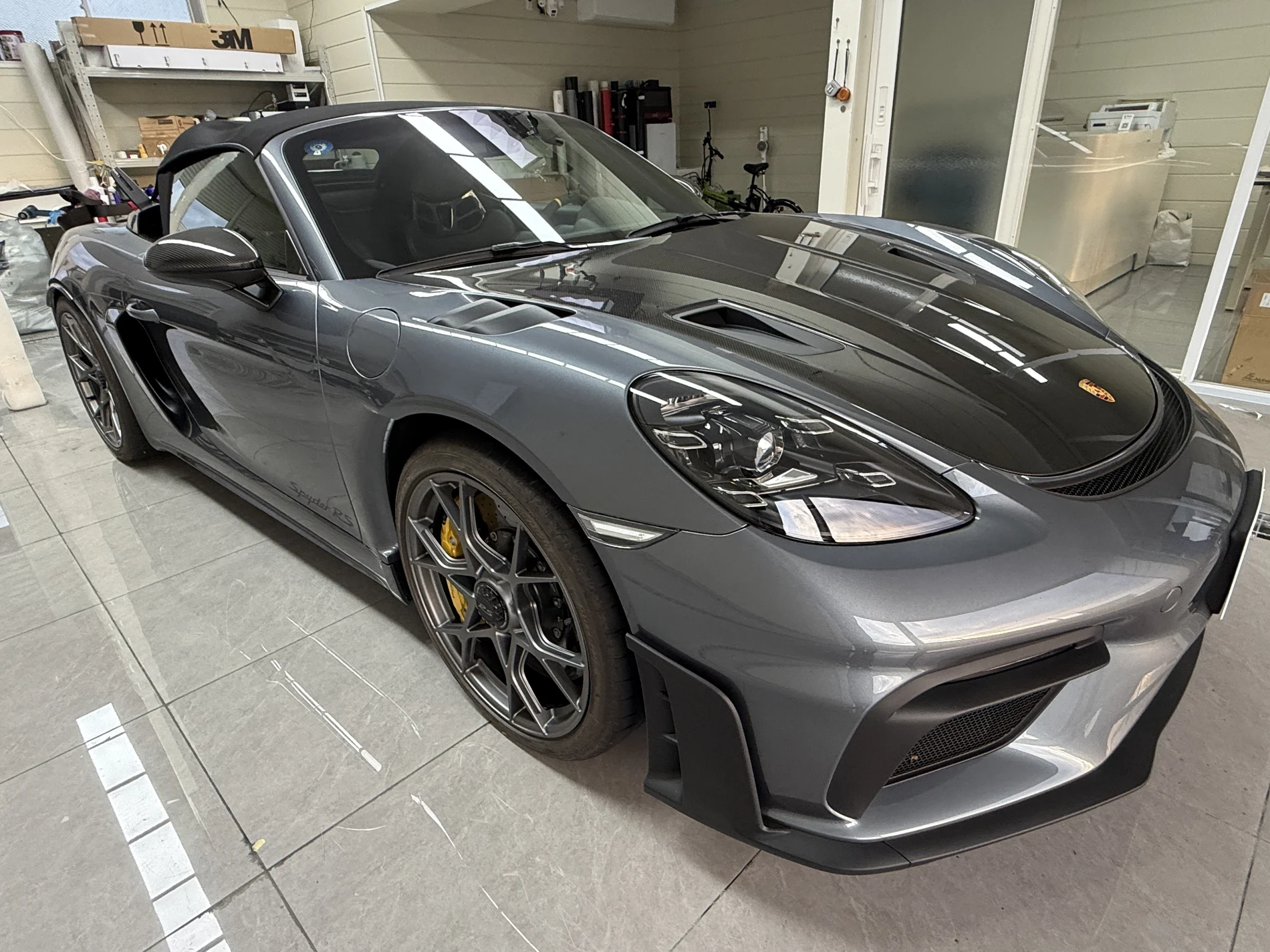 大阪 EISUI WRAP ポルシェ 718 Spyder RS フルラッピング施工前 フロント斜め