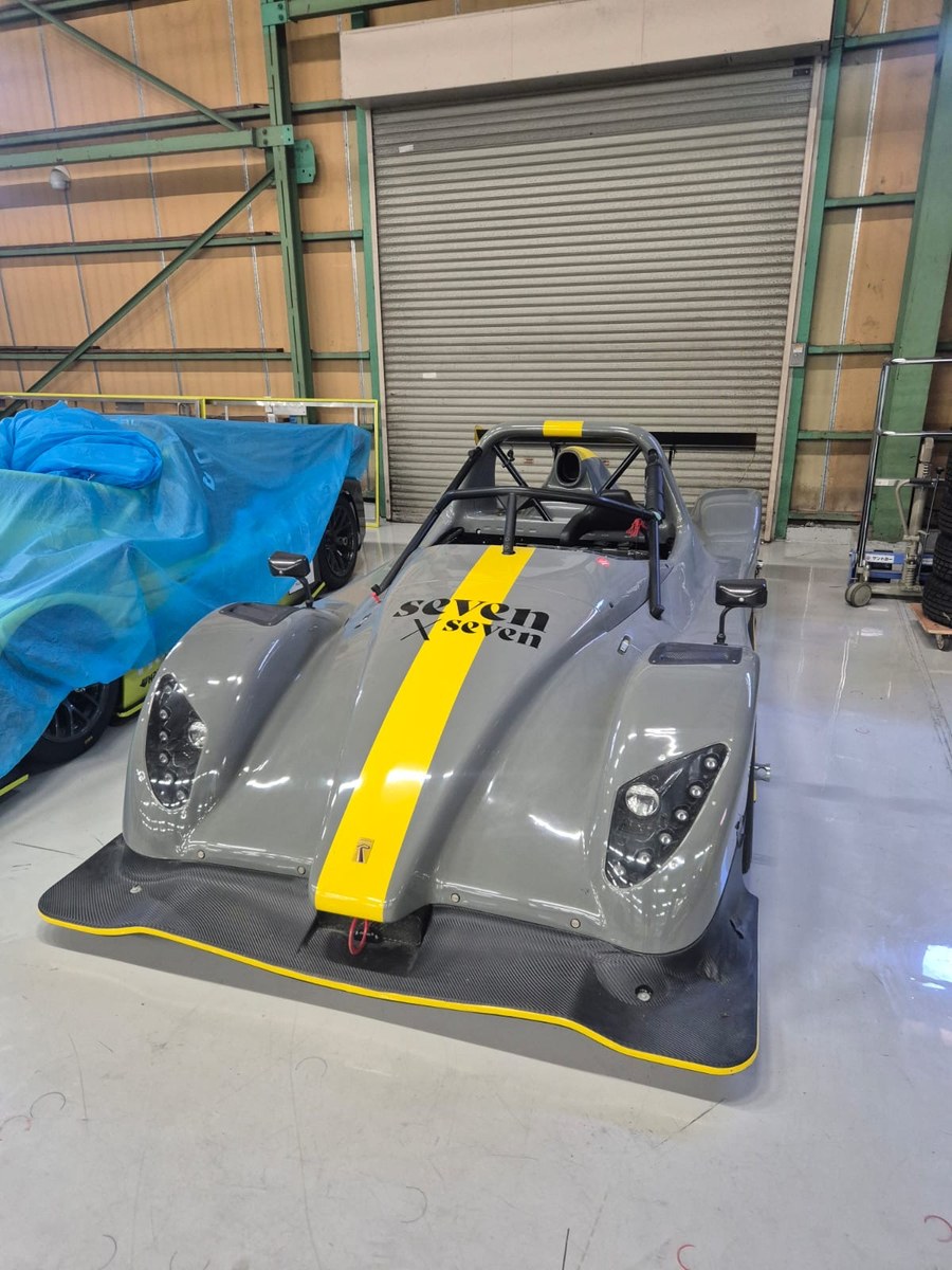 Radical SR3 XX 施工前 グレー外装