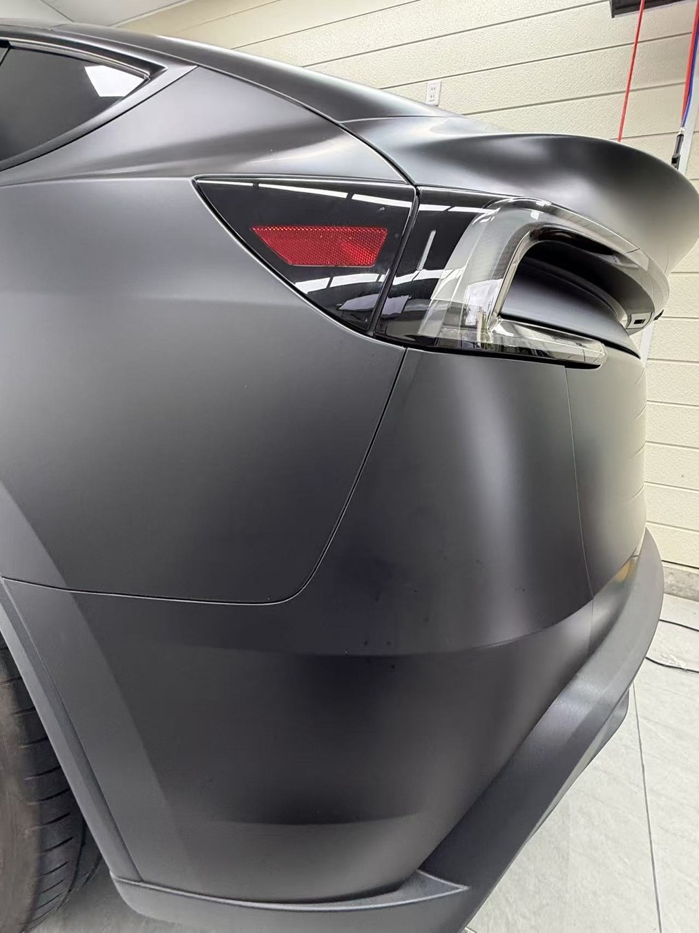 大阪 テスラ Model Y 透明マットPPF テールランプまわり