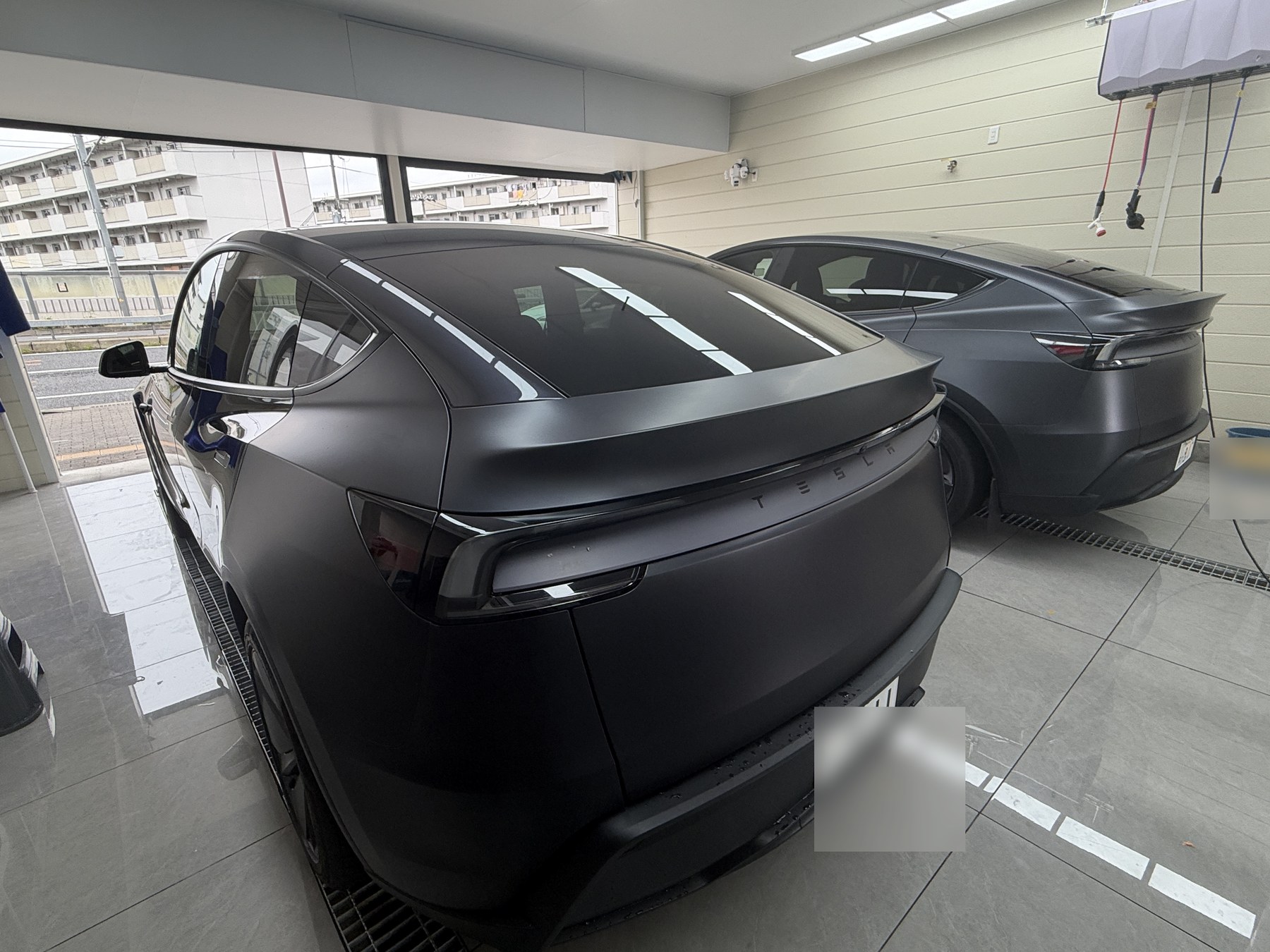 大阪市住之江区 テスラ Model Y 2台 透明マットPPF ステルスグレー 施工事例 EISUI WRAP