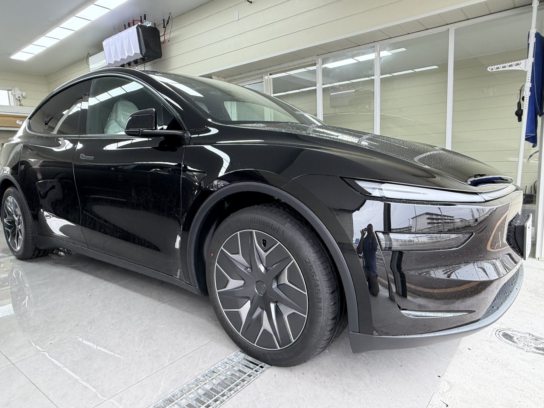 大阪市住之江区 テスラ Model Y L 透明マットPPF施工前 フロント45度