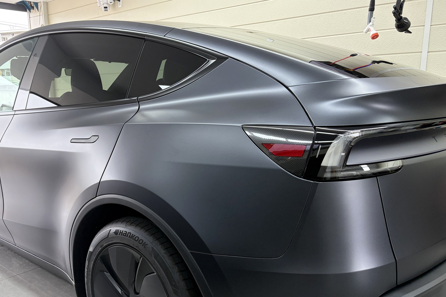 テスラ Model Y 透明マットPPF施工後 リア45度