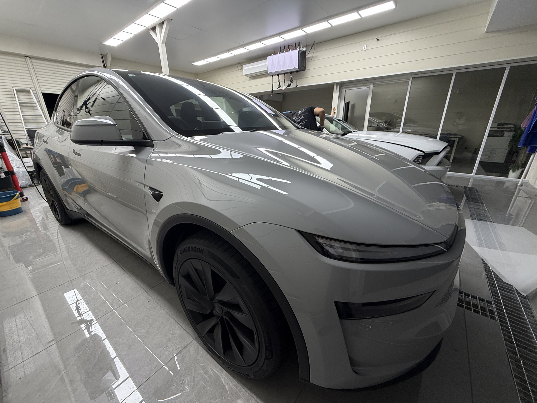 大阪 テスラ Model Y ナルドグレー カラーPPF施工後 サイド