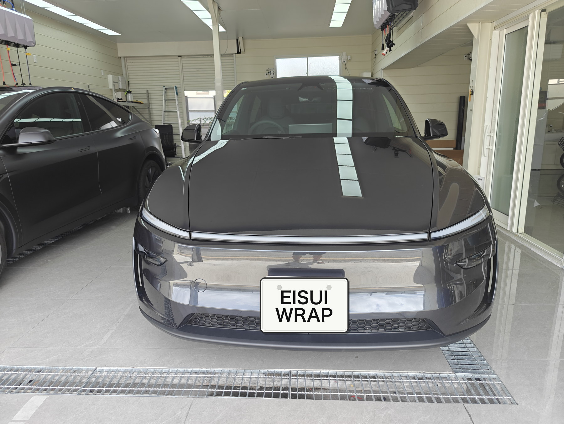 大阪 テスラ Model Y ステルスグレー カラーPPF施工前 正面