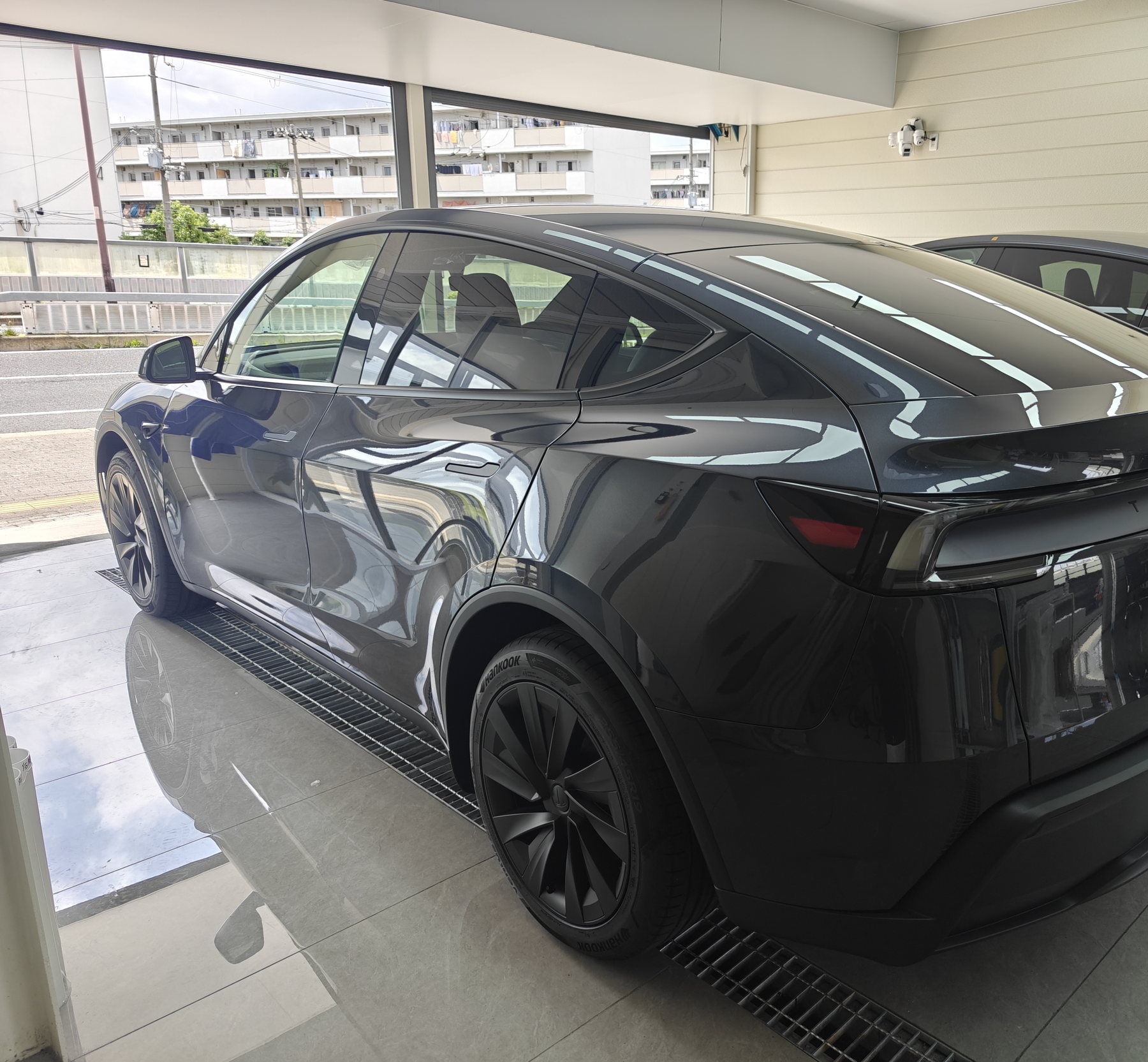 大阪 テスラ Model Y ステルスグレー カラーPPF施工前 リア45度