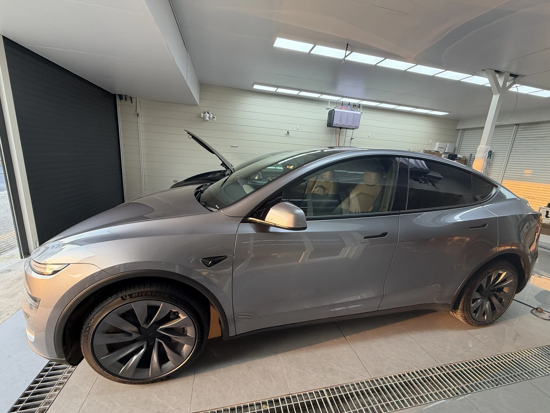 Tesla Model Y クイックシルバー 施工前 サイド
