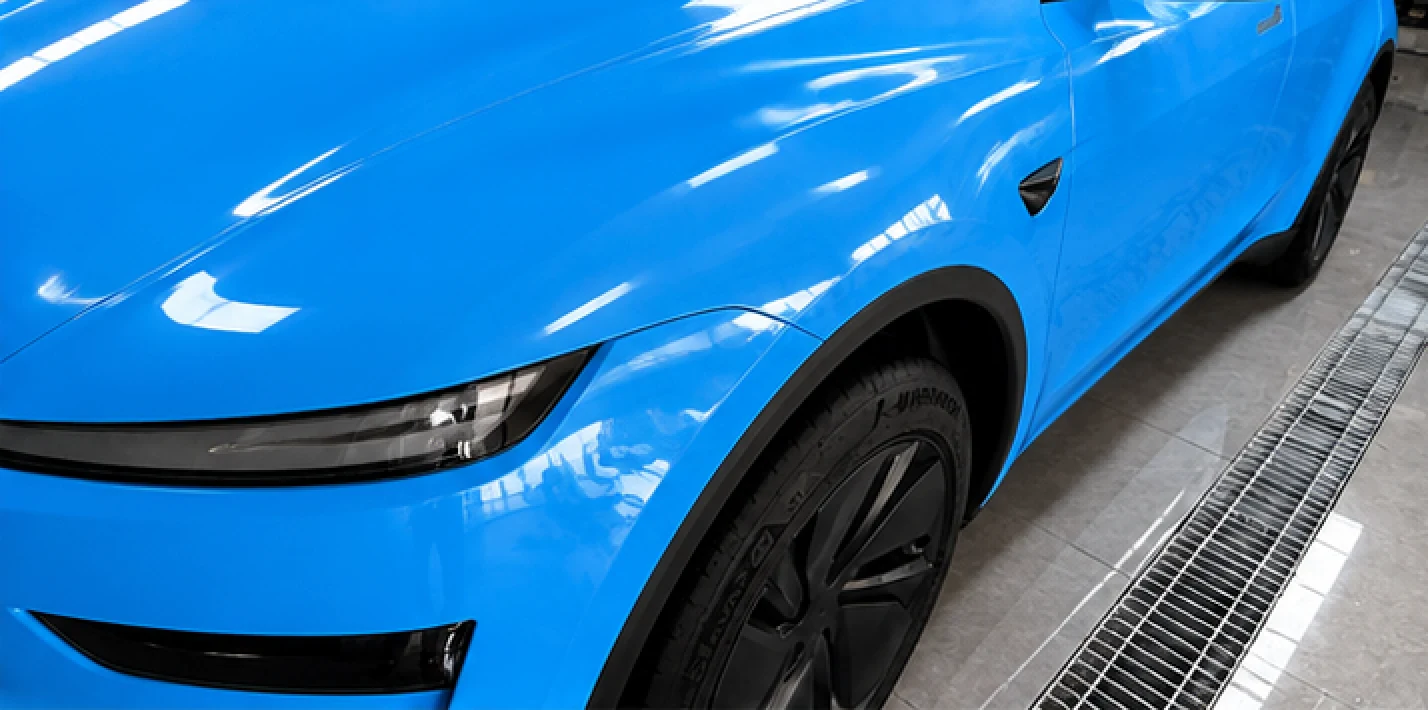 Tesla Model Y スカイブルー フロントディテール
