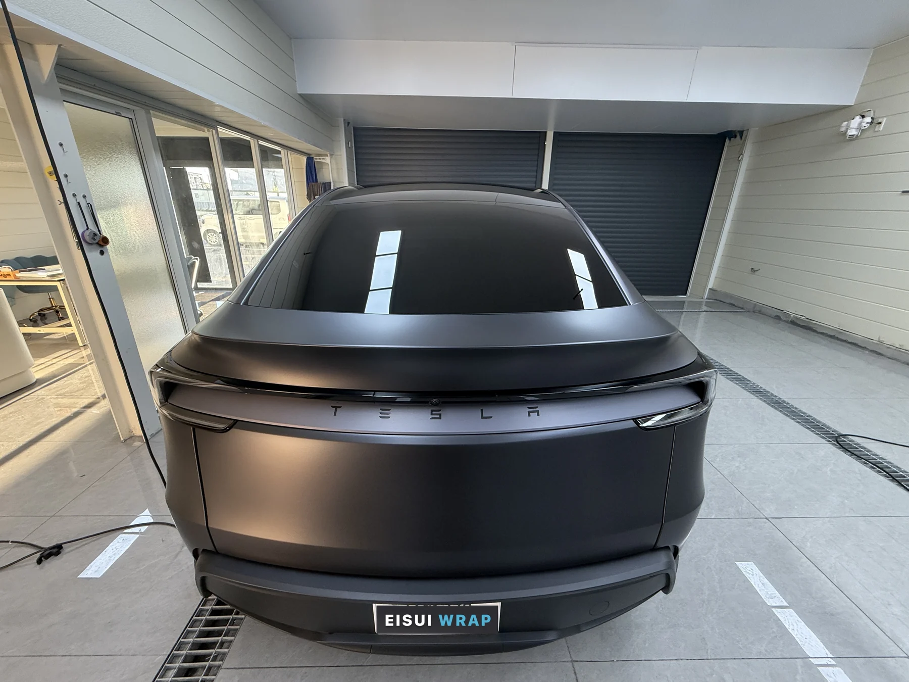 新型Tesla Model Y ステルスグレー 透明サテンPPF施工後 リア