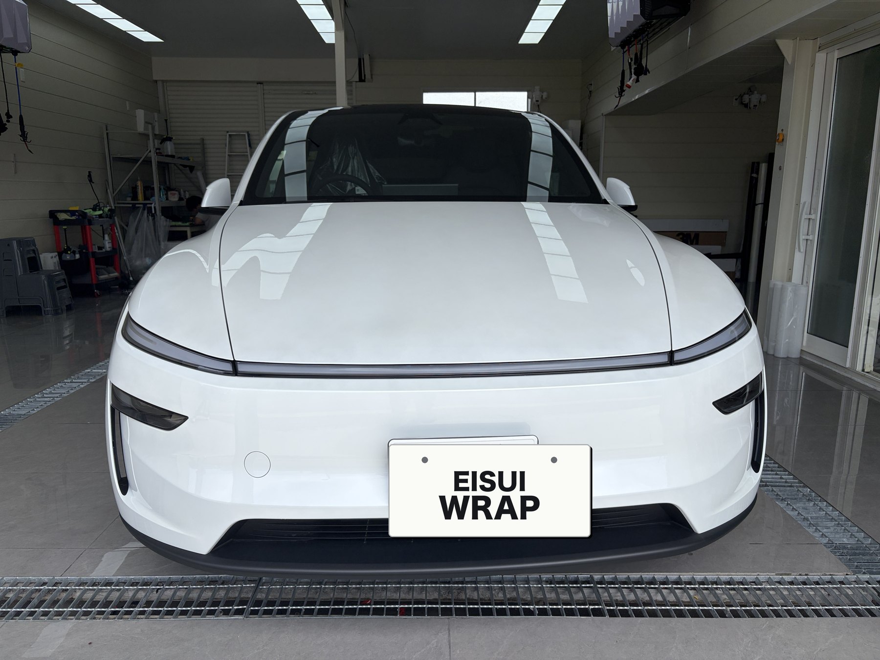 テスラ Model Y 透明マットPPF施工前 フロント正面 ホワイト