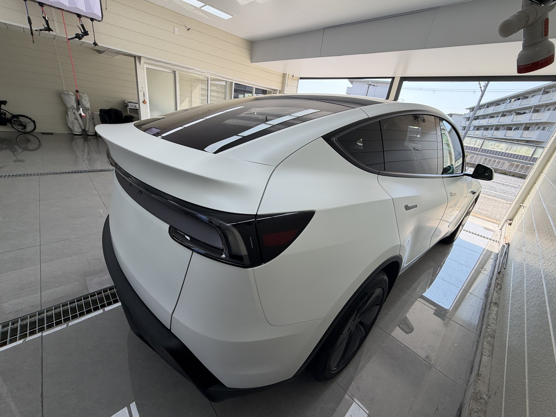 テスラ Model Y 透明マットPPF施工後 リアサイド マットホワイト