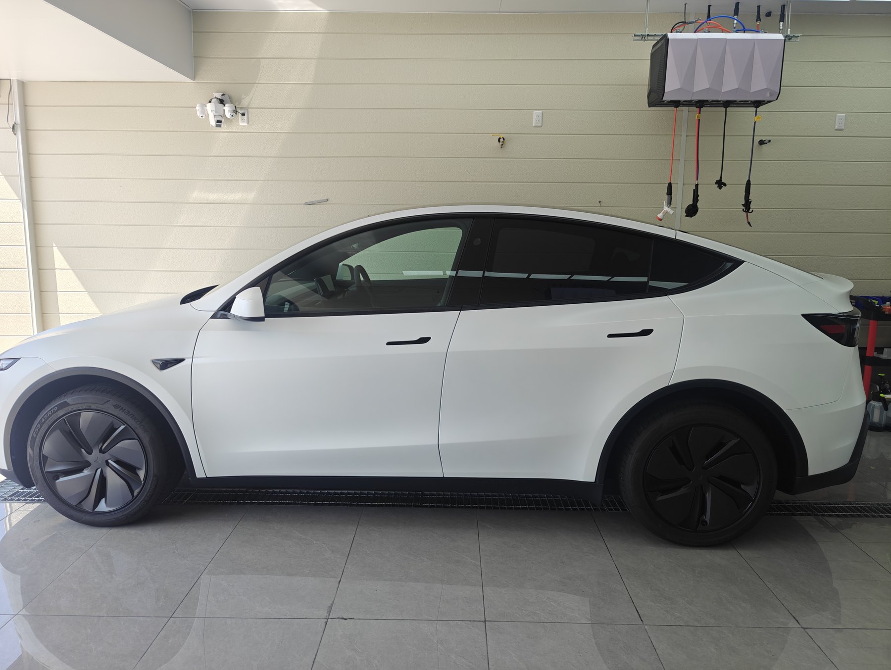 テスラ Model Y 透明マットPPF施工後 サイド マットホワイト