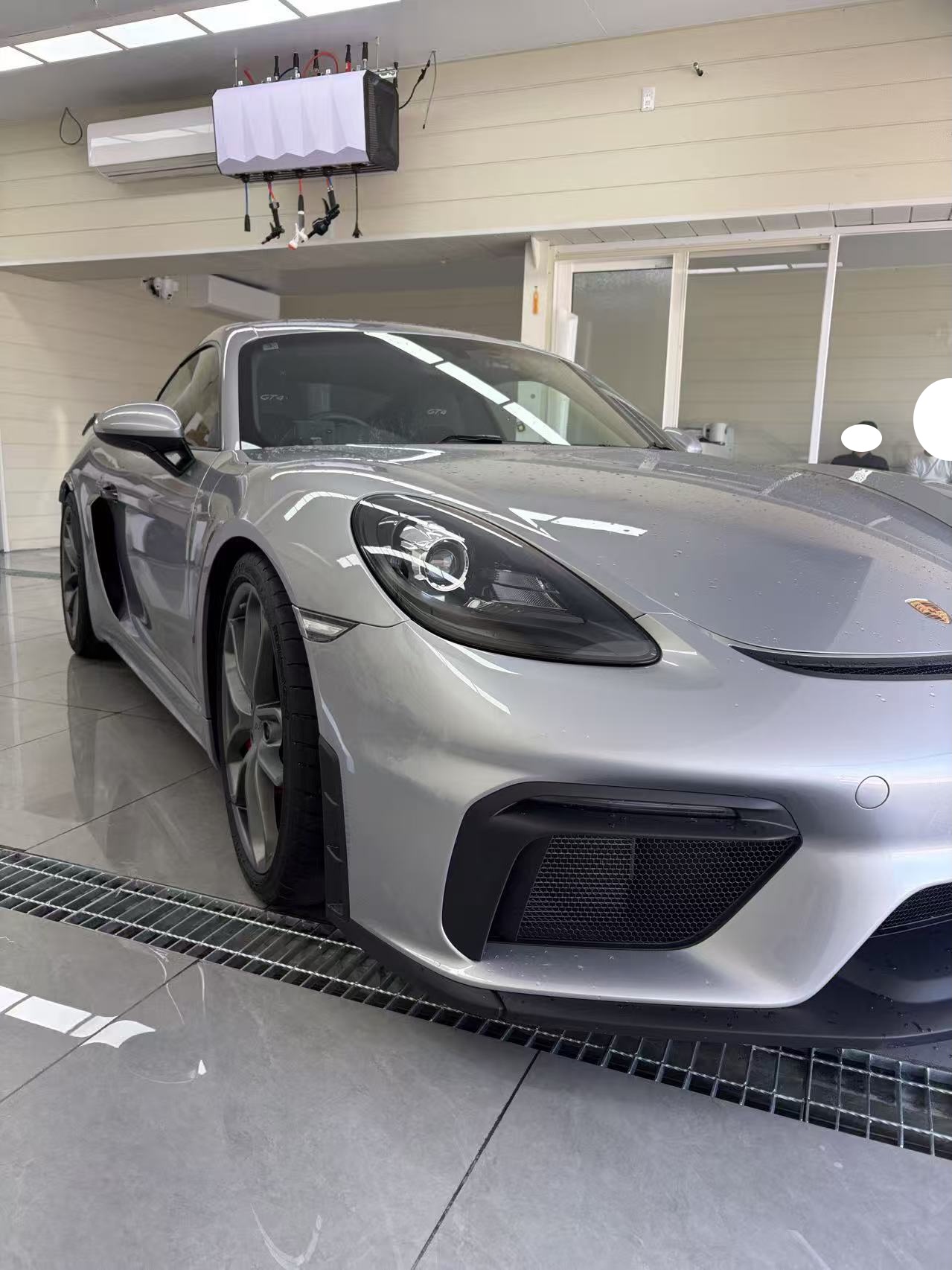 side panel reflection and mirror area of Porsche 718 Cayman GT4 Full PPF by EISUI WRAP Osaka
