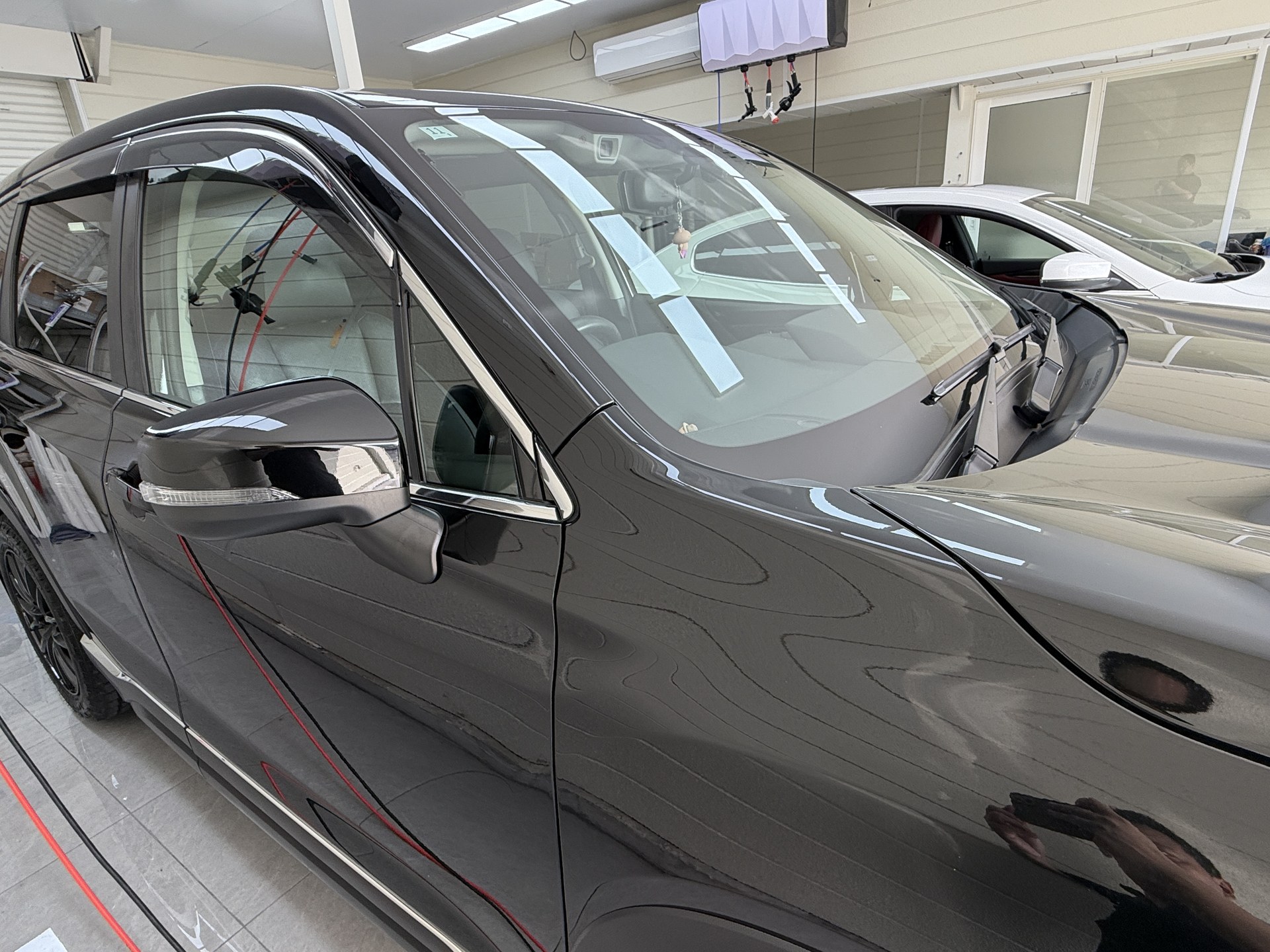 2019 Subaru Forester Premium (SK9) after EISUI clear PPF: Black body lines from the front fender along the doors