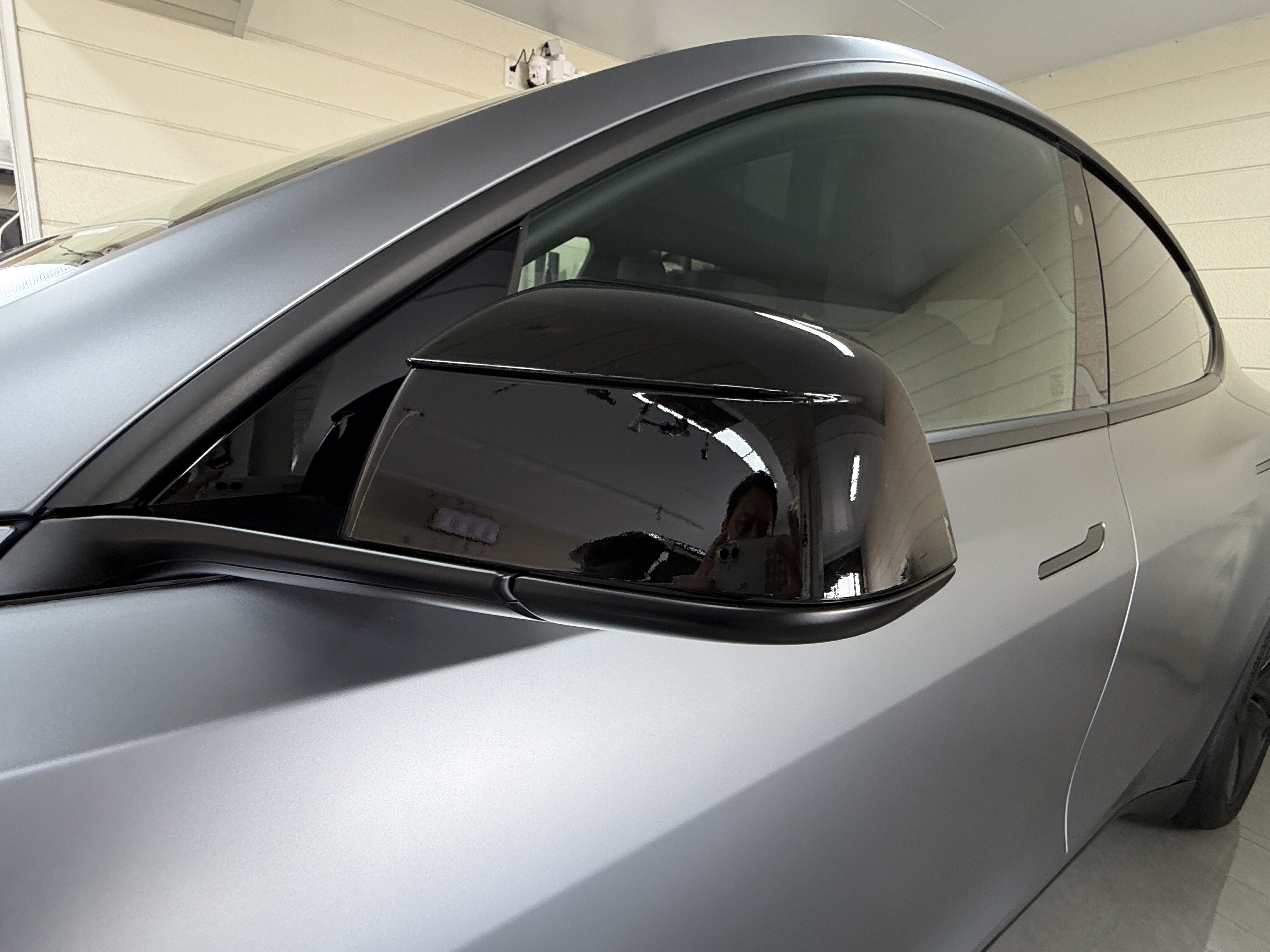 テスラ Model Y ドアミラー グロスブラックラッピング