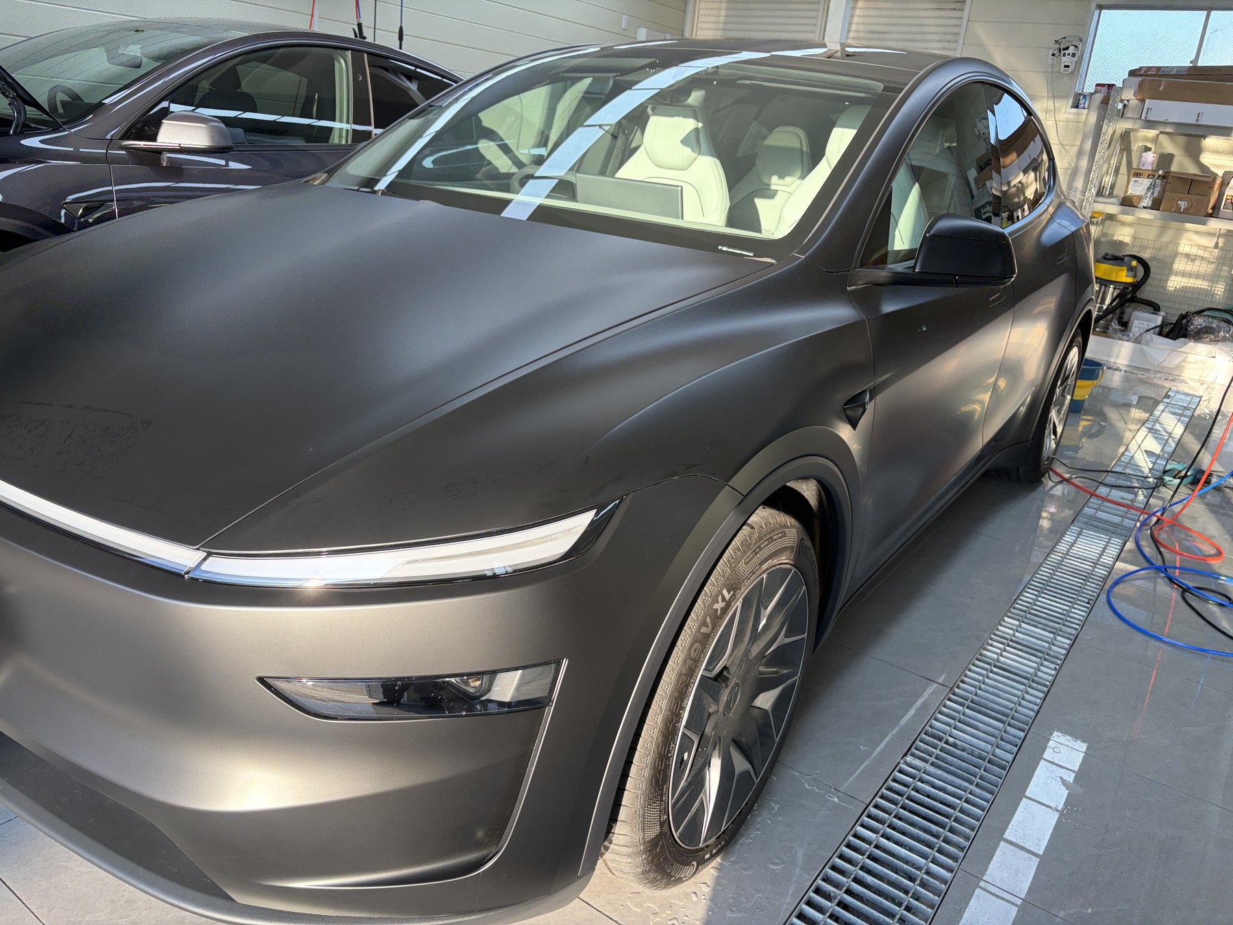 大阪 Tesla Model Y L 透明マットPPF施工後 フロント質感