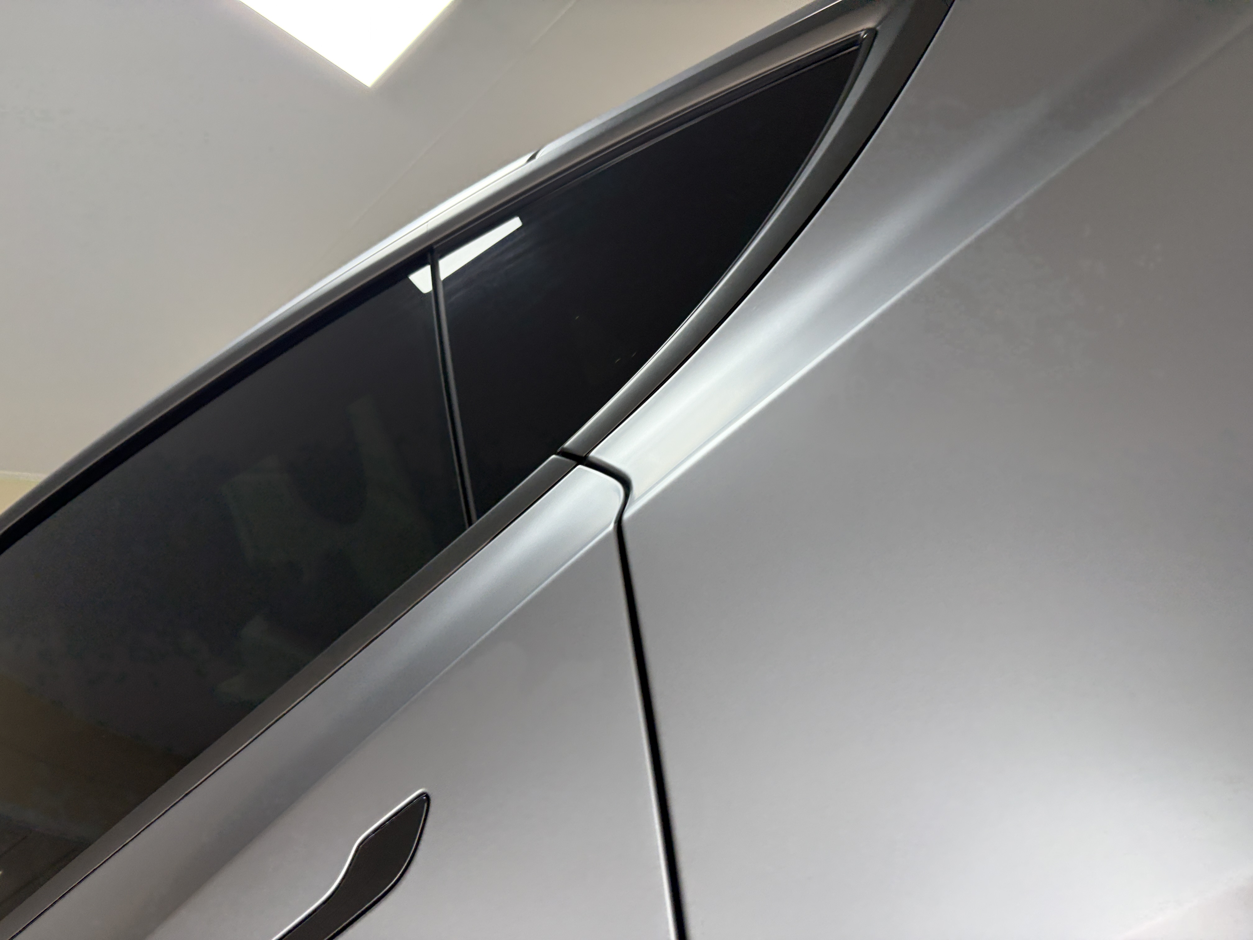 テスラ Model Y ウインドウモール マットブラックラッピング