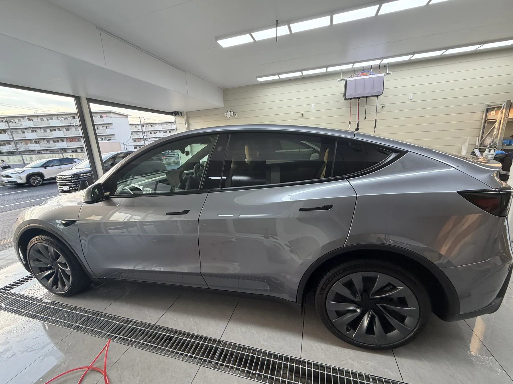 Tesla Model Y Quicksilver clear PPF side view Osaka EISUI WRAP