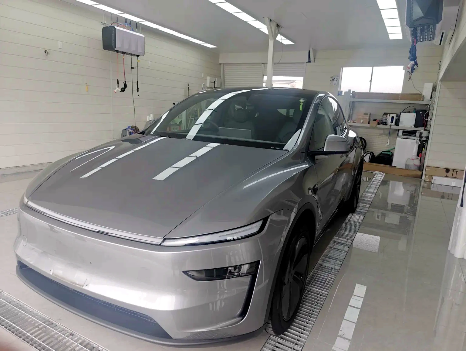 テスラ Model Y ステルスグレー 透明マットPPF施工前
