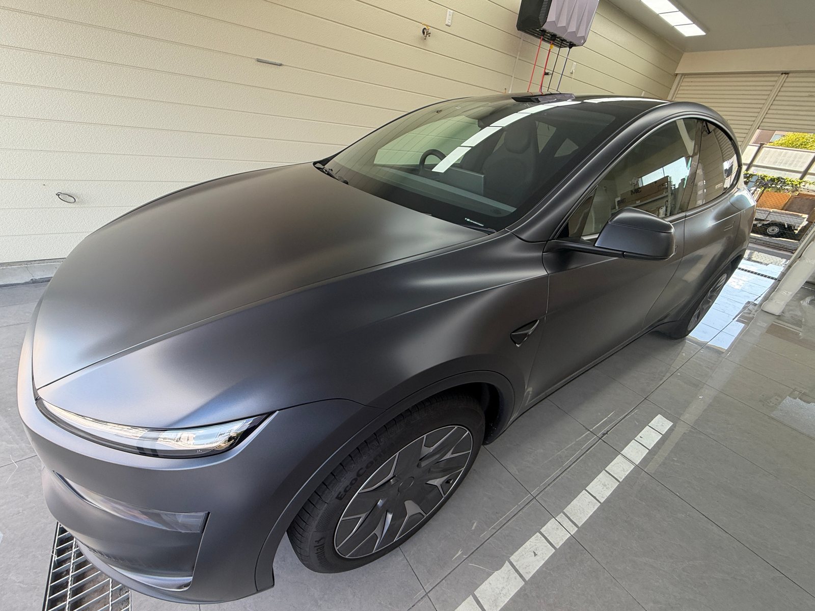 Osaka customer’s 2026 Tesla Model Y L after EISUI satin clear PPF over Stealth Grey paint