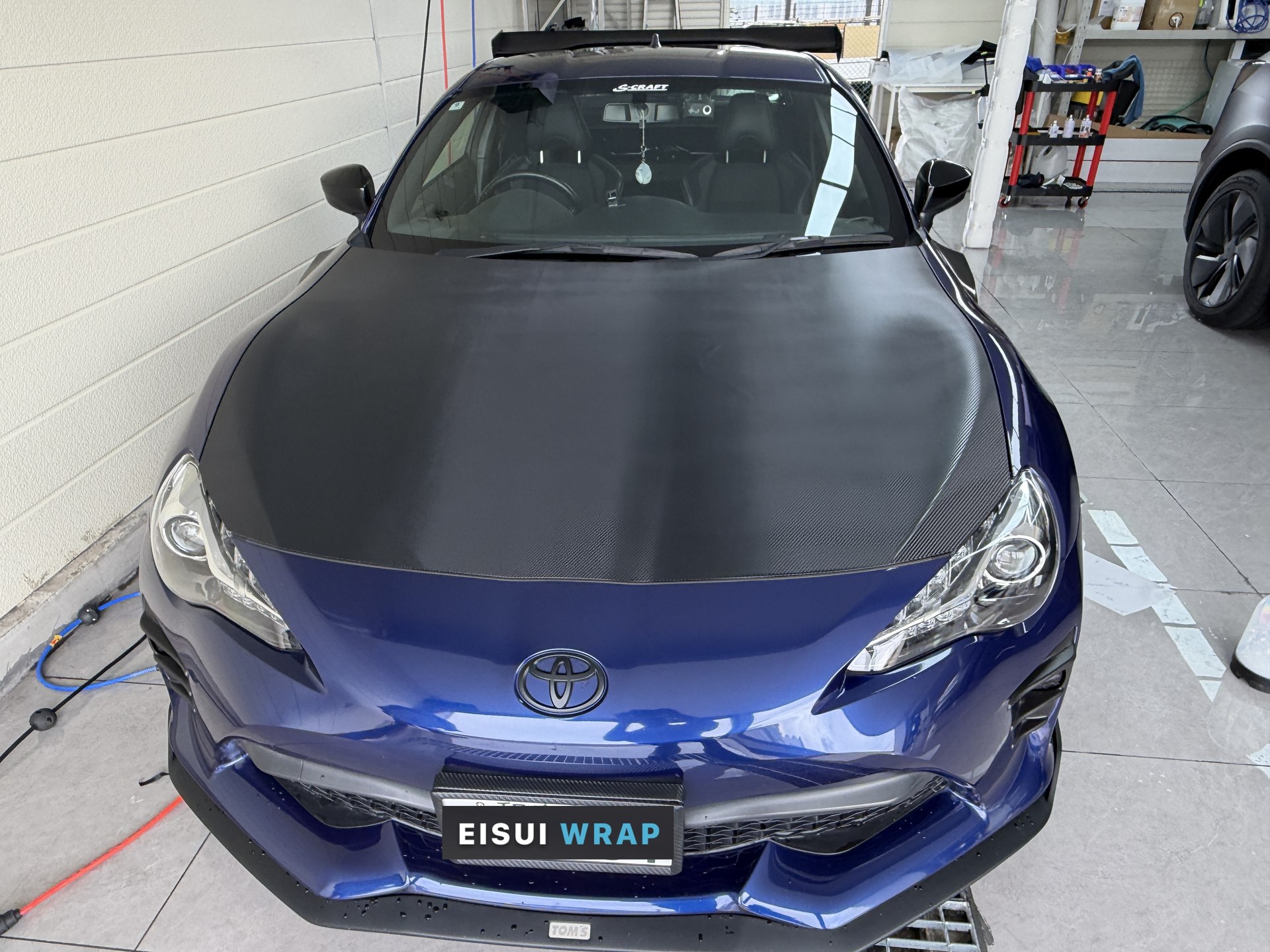 2020 Toyota 86 GT carbon-look bonnet wrap in Osaka by EISUI WRAP