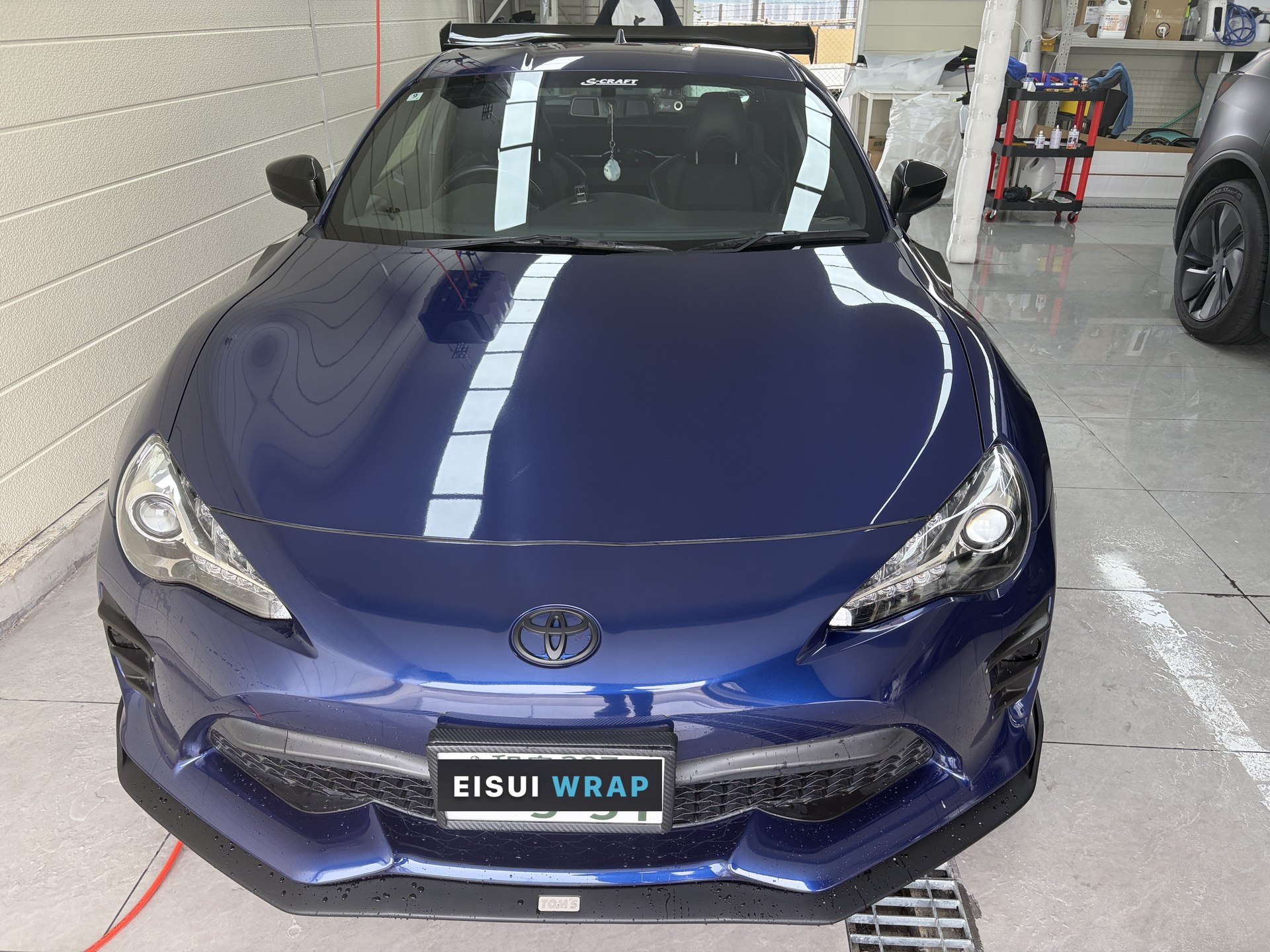 2020 Toyota 86 GT, front view, blue bonnet before wrapping