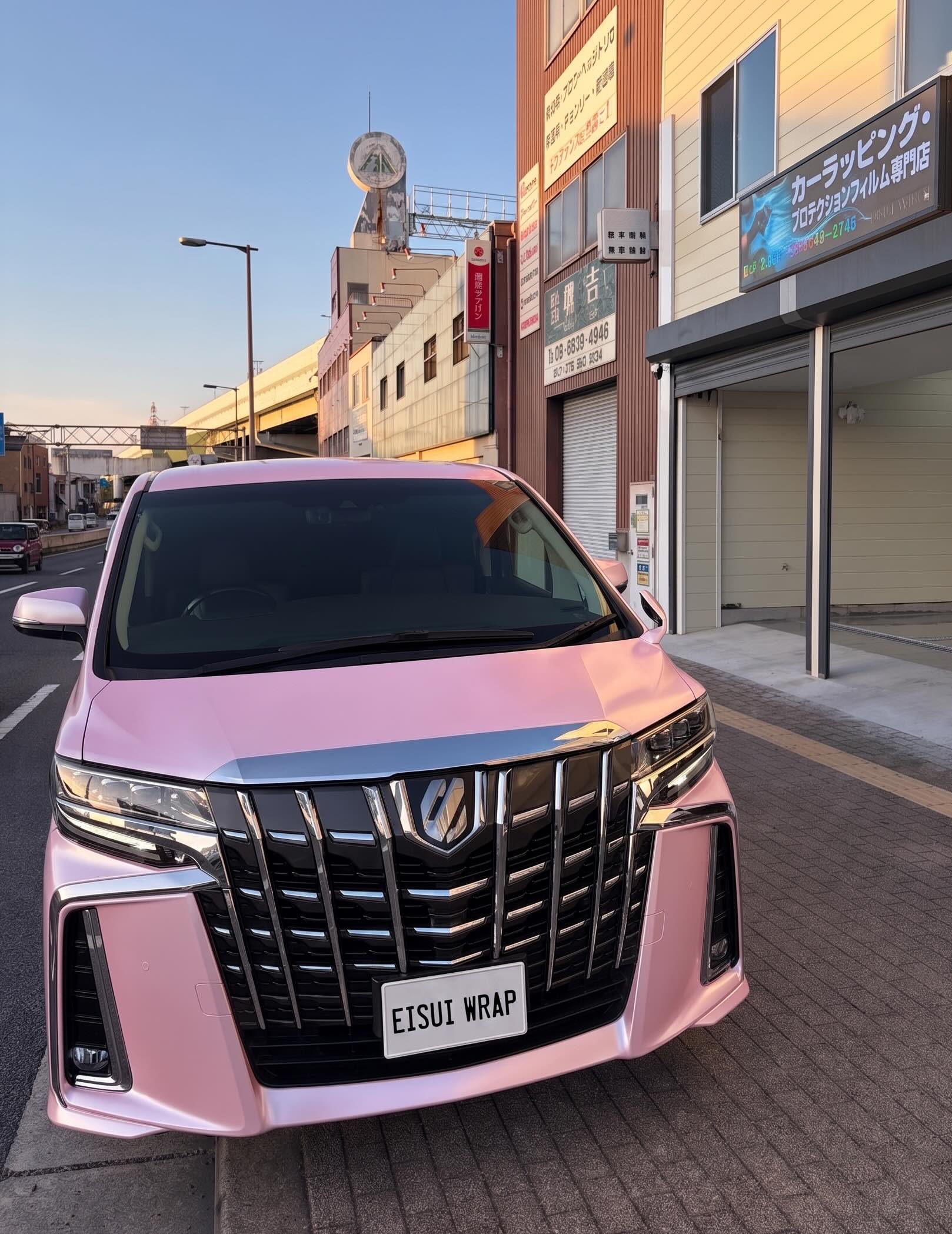 wrapping installation and finish detail of Toyota Alphard Pink Full Wrap by EISUI WRAP Osaka