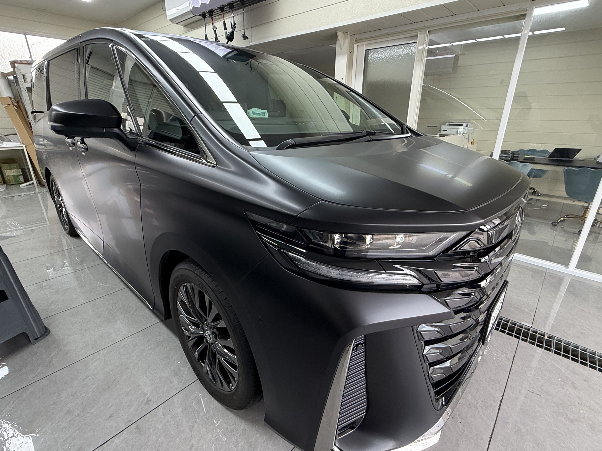 2025 Toyota Vellfire black with EISUI transparent satin PPF in Osaka