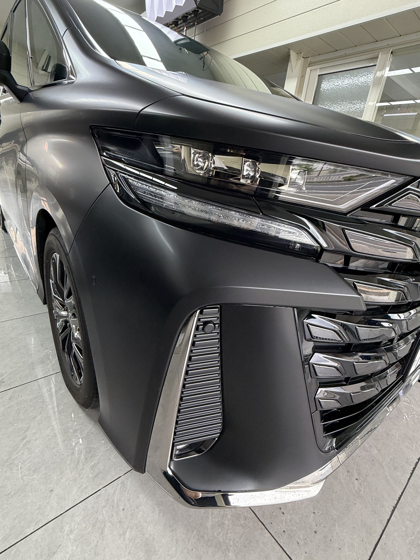 Vellfire satin PPF front detail